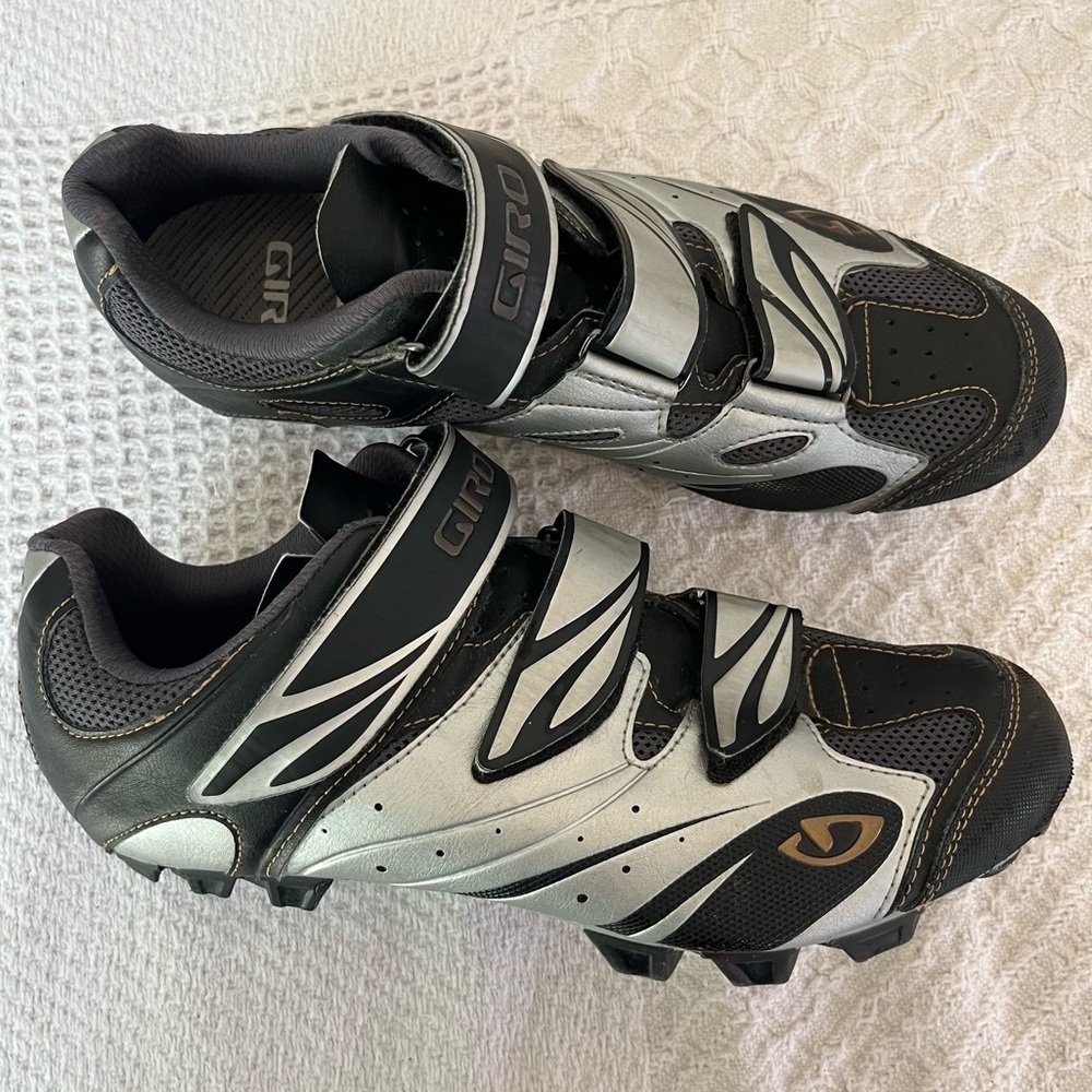 Giro women’s cycling shoes 41.5 9 9.25 black silver biking bicycle Reva velcro